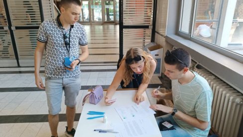 INDEKSI PO PROMENJENOM KALENDARU? Pokrajina odlučila, mesta za 5.770 brucoša, ostali čekaju Vladu Srbije INDEKSI PO PROMENJENOM KALENDARU? Pokrajina odlučila, mesta za 5.770 brucoša, ostali čekaju Vladu Srbije