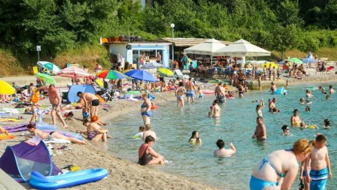 AKO LETUJETE OVDE NOSITE HRANU SA SOBOM: Cene neprestano rastu, a turisti nose i toalet papir od kuće AKO LETUJETE OVDE NOSITE HRANU SA SOBOM: Cene neprestano rastu, a turisti nose i toalet papir od kuće