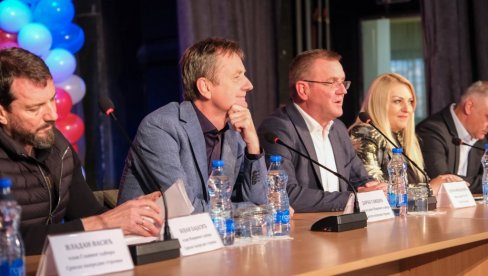 GLIŠIĆ U BELOJ PALANCI: Naglašena apsolutna podrška Vučićevoj politici GLIŠIĆ U BELOJ PALANCI: Naglašena apsolutna podrška Vučićevoj politici