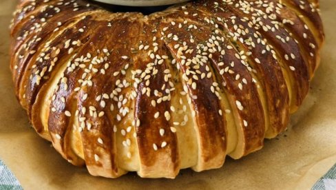 HRSKAVA I SLASNA PICA POGAČA: Savršen spoj tradicionalnog i modernog (VIDEO) HRSKAVA I SLASNA PICA POGAČA: Savršen spoj tradicionalnog i modernog (VIDEO)