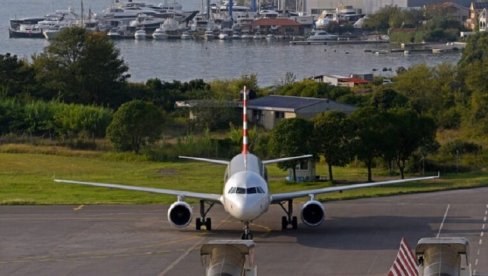 ZBOG DOJAVE O EKSPLOZIVNOJ NAPRAVI: Privremeno zatvoren tivatski aerodrom ZBOG DOJAVE O EKSPLOZIVNOJ NAPRAVI: Privremeno zatvoren tivatski aerodrom