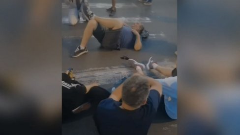 DA LI JE OVO BORBA ZA BOLJU SRBIJU? Blokaderi pijani i polugoli bauljaju ulicama Beograda i maltretiraju građane (VIDEO) DA LI JE OVO BORBA ZA BOLJU SRBIJU? Blokaderi pijani i polugoli bauljaju ulicama Beograda i maltretiraju građane (VIDEO)