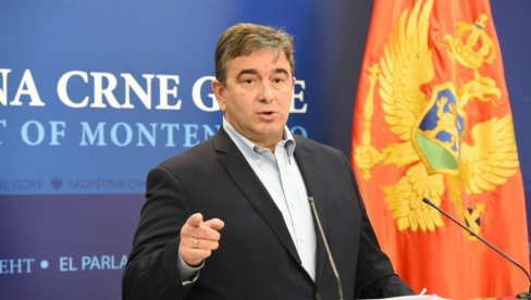 STRANE AMBASADE PRAVE NOVU VLADU U CRNOJ GORI: Veliko upozorenje Medojevića, pregovori traju nedeljama STRANE AMBASADE PRAVE NOVU VLADU U CRNOJ GORI: Veliko upozorenje Medojevića, pregovori traju nedeljama