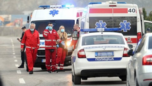 TEŠKA SAOBRAĆAJNA NESREĆA NA PALILULI: Automobil se prevrnuo na krov, žena zadobila povrede glave TEŠKA SAOBRAĆAJNA NESREĆA NA PALILULI: Automobil se prevrnuo na krov, žena zadobila povrede glave