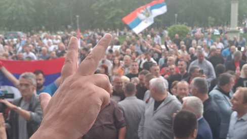 STRANCI NA OČEVINI? Studija o dvojnom državljanstvu pred Mandićem i Spajićem STRANCI NA OČEVINI? Studija o dvojnom državljanstvu pred Mandićem i Spajićem