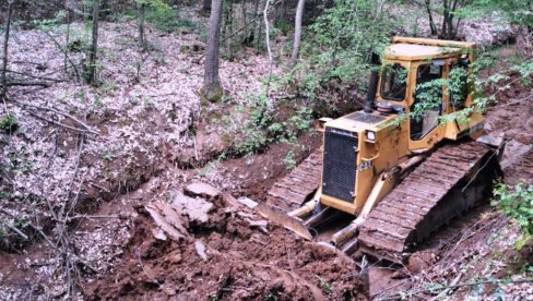RADOVI U ZABREŠKOM KRAJU: Očišćena divlja deponija, uređene planinske trase RADOVI U ZABREŠKOM KRAJU: Očišćena divlja deponija, uređene planinske trase