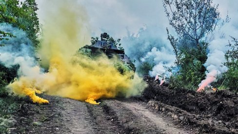 POGLEDAJTE – OKLOPNO-IZVIĐAČKI BATALJON NA VEŽBI: Testirao sposobnost za izvršavanje zadataka (FOTO) POGLEDAJTE – OKLOPNO-IZVIĐAČKI BATALJON NA VEŽBI: Testirao sposobnost za izvršavanje zadataka (FOTO)