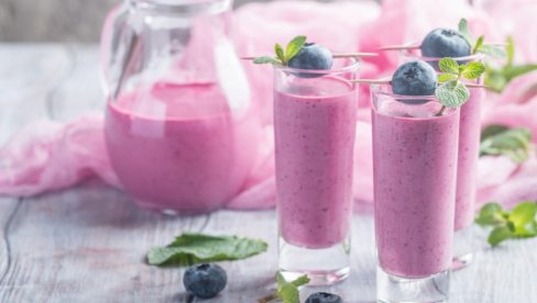 OSVEŽAVA, ZA SVEGA NEKOLIKO MINUTA: Smuti sa borovnicama OSVEŽAVA, ZA SVEGA NEKOLIKO MINUTA: Smuti sa borovnicama