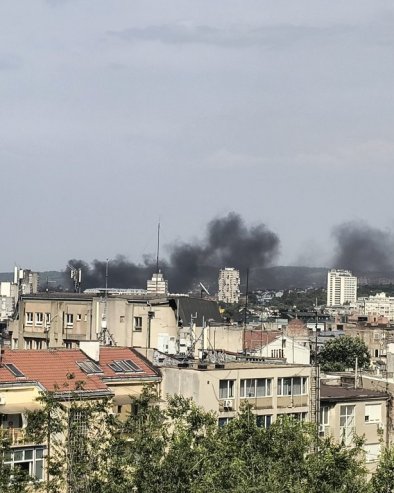 VELIKI POŽAR NA KARBURMI: Gust oblak crnog dima nadvio se Beogradom (FOTO) VELIKI POŽAR NA KARBURMI: Gust oblak crnog dima nadvio se Beogradom (FOTO)