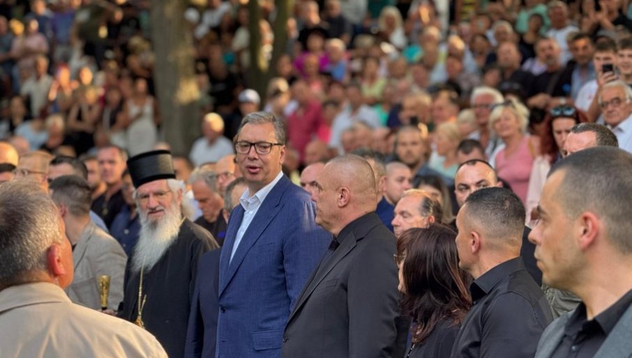 PITAJU SE KAKO IM JE PROPALA REVOLUCIJA? JER NE DA SRBIN SVOJU DRŽAVU! Vučić na otvaranju memorijalnog parka u čast Palme (FOTO/VIDEO) PITAJU SE KAKO IM JE PROPALA REVOLUCIJA? JER NE DA SRBIN SVOJU DRŽAVU! Vučić na otvaranju memorijalnog parka u čast Palme (FOTO/VIDEO)