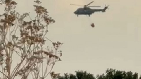 STIGLA JE POMOĆ IZ VAZDUHA : Helikopteri MUP-a gase požare u Šumadiji STIGLA JE POMOĆ IZ VAZDUHA : Helikopteri MUP-a gase požare u Šumadiji