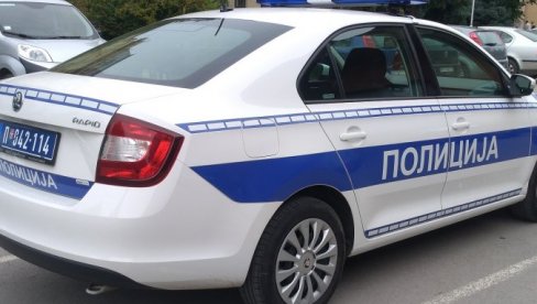 SUDAR PUTNIČKOG VOZILA I AUTOBUSA: Vozač auta izgubio kontrolu i direktno udario u drugo vozilo SUDAR PUTNIČKOG VOZILA I AUTOBUSA: Vozač auta izgubio kontrolu i direktno udario u drugo vozilo
