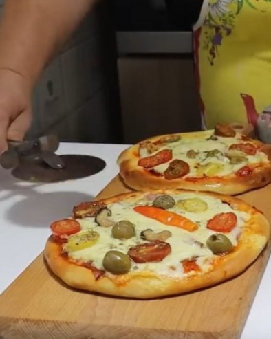 SPREMA SE BRZO I LAKO, A SOČNA JE I MEKANA: Za ovu picu ne treba da mesite testo SPREMA SE BRZO I LAKO, A SOČNA JE I MEKANA: Za ovu picu ne treba da mesite testo