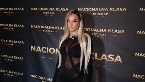 VOLIM DA EKSPRERIMENTIŠEM I MENJAM STILOVE: Anđela Ignjatović Breskvica o novoj pesmi, letnjoj turneji, važnim ljudima u životu (FOTO) VOLIM DA EKSPRERIMENTIŠEM I MENJAM STILOVE: Anđela Ignjatović Breskvica o novoj pesmi, letnjoj turneji, važnim ljudima u životu (FOTO)