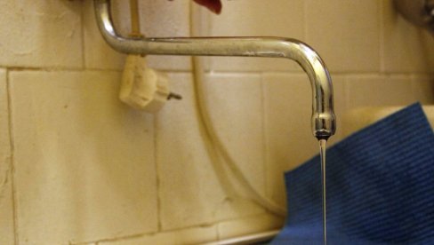 SUVE ČESME U UTORAK: Bez vode deo Vračara i Savskog venca SUVE ČESME U UTORAK: Bez vode deo Vračara i Savskog venca