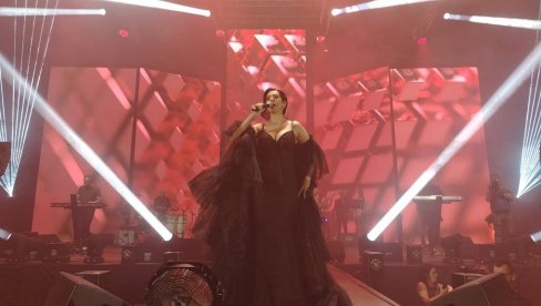 SRPSKA ATINA NA NOGAMA: Tanja Savić hitovima zapalila Novi Sad (FOTO) SRPSKA ATINA NA NOGAMA: Tanja Savić hitovima zapalila Novi Sad (FOTO)