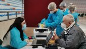 BEZ ZAKAZIVANJA NA ČETIRI PUNKTA: Masovna vakcinacija ljudi sa 60 i više godina u Kruševcu