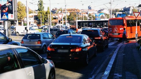 ВАЖНО ОБАВЕШТЕЊЕ ЗА СВЕ ГРАЂАНЕ: Данас се у послеподневним часовима очекује хаос на путевима широм Србије