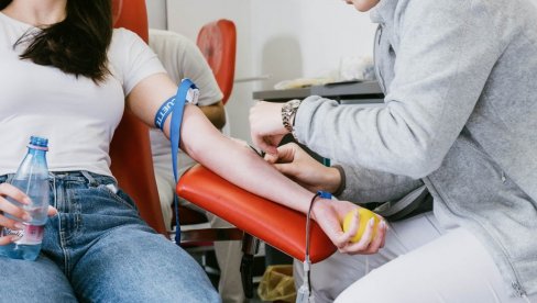 MOBILNE EKIPE NA TERENU: Evo gde možete ove nedelje  dobrovoljno dati krv i nekome spasiti život
