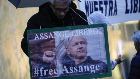 АСАНЖ НА ПРАВНОЈ КЛАЦКАЛИЦИ СА АМЕРИКОМ: После одлуке британског суда питање да ли ће оснивач Викиликса избећи изручење у САД