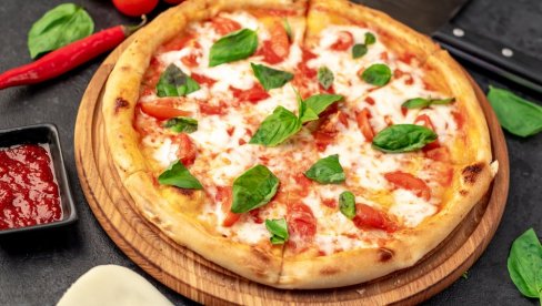 ПИЦА МАРГАРИТА: Најбоља домаћа пица као из пицерије