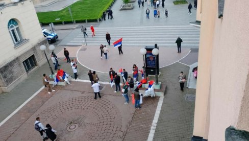 ВИОРЕ СЕ ТРОБОЈКЕ У БАЊАЛУЦИ: Све је спремно за митинг “Српска те зове” (ФОТО)
