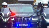PUTINOV AUTOMOBIL U ŽIŽI PAŽNJE SVETSKIH MEDIJA: Unapređena verzija poznate zveri prevezla ruskog predsednika na inauguraciju (FOTO)