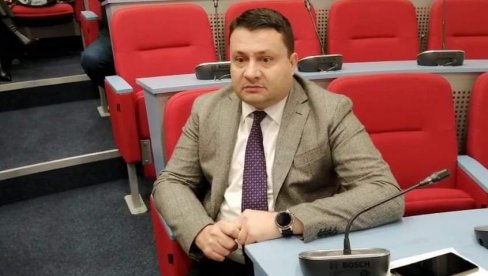 SRBIMA USKRAĆUJU OBNOVU PUTEVA: U Vranešu ogorčeni Smolovićevim opstrukcijama SRBIMA USKRAĆUJU OBNOVU PUTEVA: U Vranešu ogorčeni Smolovićevim opstrukcijama