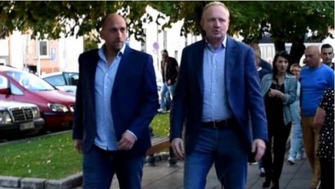 ĐILASOV PULEN NAORUŽAN DO ZUBA: Policija mu pronašla automat put metaka, imao posla sa zakonom i ranije ĐILASOV PULEN NAORUŽAN DO ZUBA: Policija mu pronašla automat put metaka, imao posla sa zakonom i ranije