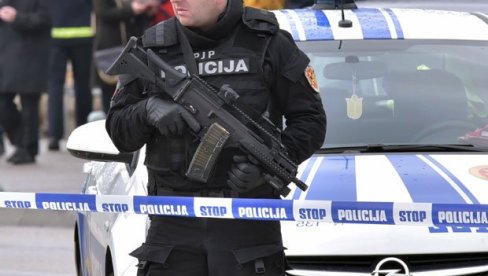 U TOKU VELIKA AKCIJA CRNOGORSKE POLICIJE: Hapse se pripadnici kriminalnih klanova, pronađeni droga i oružje U TOKU VELIKA AKCIJA CRNOGORSKE POLICIJE: Hapse se pripadnici kriminalnih klanova, pronađeni droga i oružje