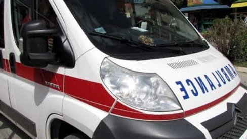 MASOVNA TUČA U BEOGRADU, PRIMLJENO JOŠ 4 POVREĐENIH: Letele flaše, čaše, muškarac izboden dovežen u bolnicu MASOVNA TUČA U BEOGRADU, PRIMLJENO JOŠ 4 POVREĐENIH: Letele flaše, čaše, muškarac izboden dovežen u bolnicu