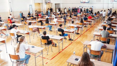 U PRVE TRI ŽELJE RASPOREĐENO 83,63 UEČNIKA: Podaci o upisu malih maturanata U PRVE TRI ŽELJE RASPOREĐENO 83,63 UEČNIKA: Podaci o upisu malih maturanata