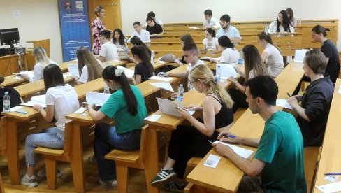 PRVI INDEKSI U SEPTEMBRU? Čeka se odluka Vlade o mestima na budžetu i kalendar upisa PRVI INDEKSI U SEPTEMBRU? Čeka se odluka Vlade o mestima na budžetu i kalendar upisa