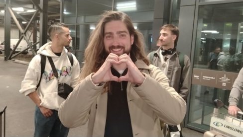 UMORAN SAM, ALI SREĆAN: Princ od Vranje sleteo u Beograd nakon učešća na Evroviziji (FOTO) UMORAN SAM, ALI SREĆAN: Princ od Vranje sleteo u Beograd nakon učešća na Evroviziji (FOTO)