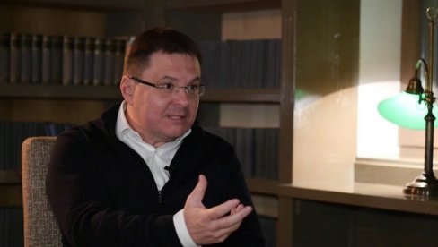 PROFESOR ČVOROVIĆ OTKRIO: Studentsku izbornu listu sastavlja čovek iz Londona! (VIDEO) PROFESOR ČVOROVIĆ OTKRIO: Studentsku izbornu listu sastavlja čovek iz Londona! (VIDEO)