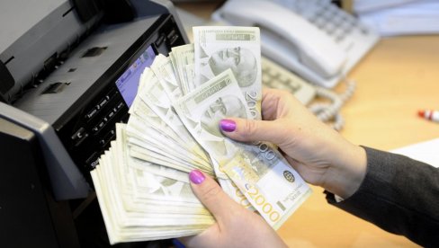 POKRENUO SAM IDEJU POVEĆANJA MINIMALNE ZARADE Vučić najavio - Hoću da je podignemo na 500, 550 evra POKRENUO SAM IDEJU POVEĆANJA MINIMALNE ZARADE Vučić najavio - Hoću da je podignemo na 500, 550 evra
