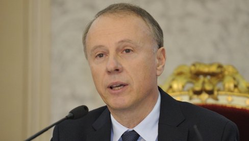 ISPLIVALA PRAVA ISTINA: Rektor Đokić osmislio plenume! (FOTO) ISPLIVALA PRAVA ISTINA: Rektor Đokić osmislio plenume! (FOTO)