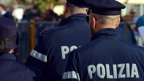 MLADIĆ POGINUO NA PLAŽI: Zatrpao ga pesak dok je kopao rupu - užas u Italiji MLADIĆ POGINUO NA PLAŽI: Zatrpao ga pesak dok je kopao rupu - užas u Italiji