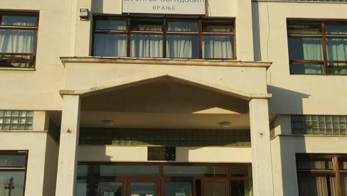 OSMOGODIŠNJE DETE TEŠKO POVREĐENO U ŠKOLI U VRANJU: Oglasila se direktorka škole OSMOGODIŠNJE DETE TEŠKO POVREĐENO U ŠKOLI U VRANJU: Oglasila se direktorka škole