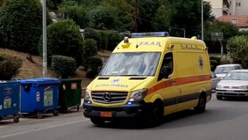 LETOVANJE U GRČKOJ SE PRETVORILO U DRAMU ZA MAJKU IZ SRBIJE: Jedno dete joj hospitalizovano u Solunu, drugo ostalo samo u Neos Marmarasu LETOVANJE U GRČKOJ SE PRETVORILO U DRAMU ZA MAJKU IZ SRBIJE: Jedno dete joj hospitalizovano u Solunu, drugo ostalo samo u Neos Marmarasu