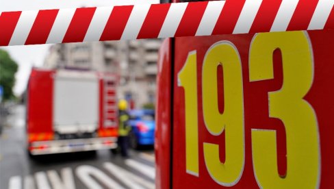 VATRA PROGUTALA AUTO NA IRIŠKOM VENCU: Od vozila nije ostalo ništa - dve vatrogasne ekipe gase vatru VATRA PROGUTALA AUTO NA IRIŠKOM VENCU: Od vozila nije ostalo ništa - dve vatrogasne ekipe gase vatru