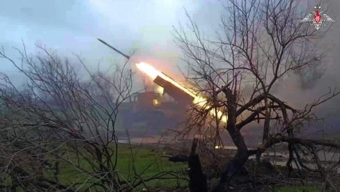 RAT U UKRAJINI: Hrvatska šalje 30 tenkova M-84 Kijevu; Ruska ofanziva kod Pokrovska, Torecka i Krasnog Limana; (MAPA/VIDEO) RAT U UKRAJINI: Hrvatska šalje 30 tenkova M-84 Kijevu; Ruska ofanziva kod Pokrovska, Torecka i Krasnog Limana; (MAPA/VIDEO)