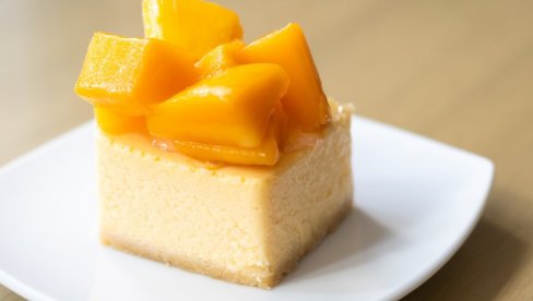 OSVEŽAVA I SLADI: Mango čizkejk, savršen izbor za ove tople dane OSVEŽAVA I SLADI: Mango čizkejk, savršen izbor za ove tople dane