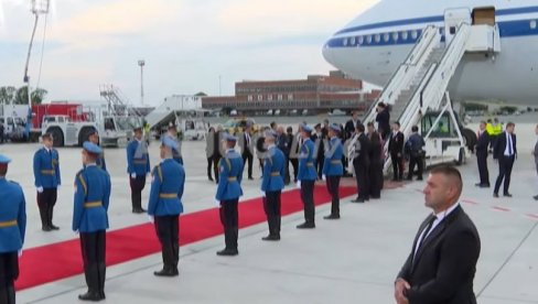 SI OTIŠAO IZ SRBIJE: Predsednik Kine završio uspešnu posetu Beogradu, Vučić ispratio prijatelja naše zemlje (VIDEO)