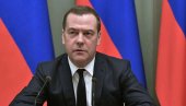 MOMENTALNO DA NAPUSTIŠ ZEMLJU: Medvedev zapretio Makronu nakon hapšenja osnivača Telegrama (VIDEO)