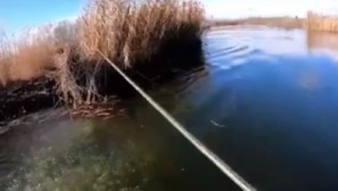 ZVUK KOJI LEDI KRV U ŽILAMA: Na jezeru snimljen trenutak zemljotresa u Petrinji (VIDEO)