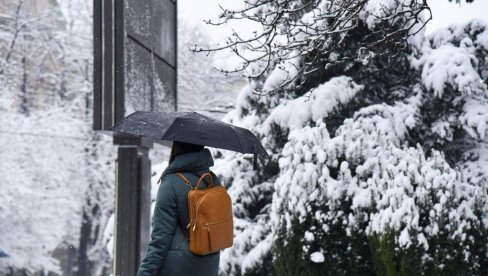 ПАО СНЕГ У БЕОГРАДУ: Забелело се и у Војводини, а ево до кад ће се задржати снежни покривач