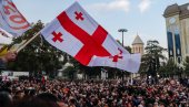 NE SMIRUJE SE U TBILISIJU: I Posle izbora haotično - Privedeno nekoliko demonstranata u blizini zgrade CIK-a