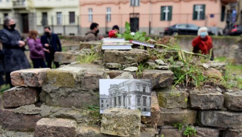 NAJPRE SU SPALJIVALI KNJIGE, POTOM I LJUDE: Odavanjem počasti stradalima, u Beogradu obeleženo 80 godina od bombardovanja (FOTO)