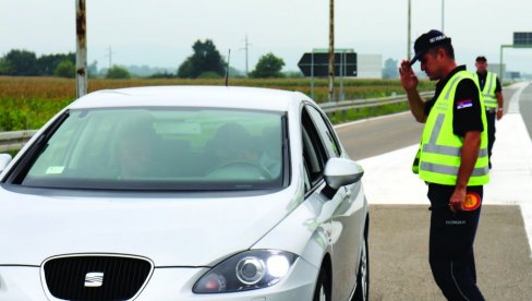TROJICI PRIJAVE ZA NASILNIČKU VOŽNJU: U Južnobačkom okrugu za vikend iz saobraćaja isključeno 106 vozača